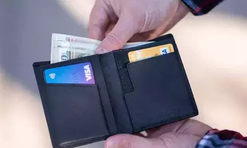 మీ పర్సులో ఇవి లేకుండా చూసుకోండి..!