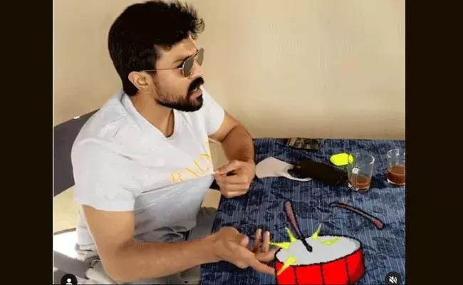 RRR: కాస్ట్యూమ్స్ లేవు ఏం లేవు.. తీసుకొచ్చి కూర్చోబెట్టారు: రామ్ చరణ్ ఆగ్రహం RRR: కాస్ట్యూమ్స్ లేవు ఏం లేవు.. తీసుకొచ్చి కూర్చోబెట్టారు: రామ్ చరణ్ ఆగ్రహం