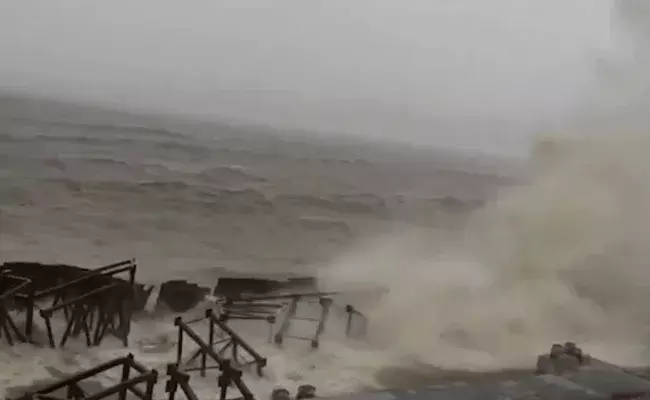 అంతర్వేదిలో అలల తాకిడి.. ముందుకొచ్చిన సముద్రం