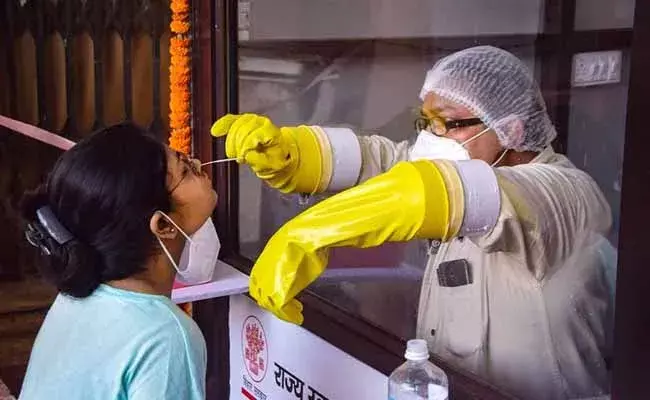 AP corona cases : ఏపీలో తగ్గుముఖం పడుతున్న కరోనా కేసులు..! AP corona cases : ఏపీలో తగ్గుముఖం పడుతున్న కరోనా కేసులు..!