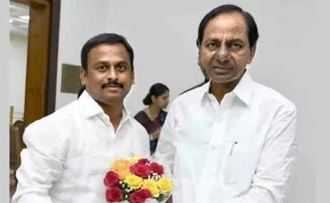 Gellu Srinivas Yadav: హుజారాబాద్ టీఆర్ఎస్ అభ్యర్థిగా గెల్లు శ్రీనివాస యాదవ్.. Gellu Srinivas Yadav: హుజారాబాద్ టీఆర్ఎస్ అభ్యర్థిగా గెల్లు శ్రీనివాస యాదవ్..