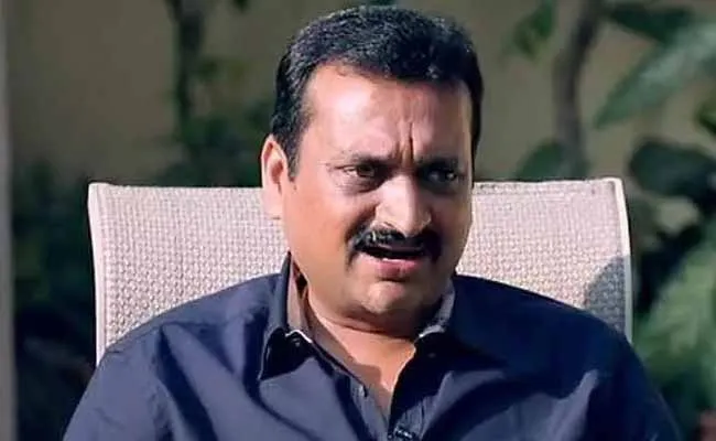 మనిషి అంటే ఇలా ఉండాలి.. చిరు పైన బండ్ల ట్వీట్.. మనిషి అంటే ఇలా ఉండాలి.. చిరు పైన బండ్ల ట్వీట్..