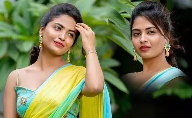 చీరకట్టులో మెరిసిపోతున్న దేత్తడి హారిక