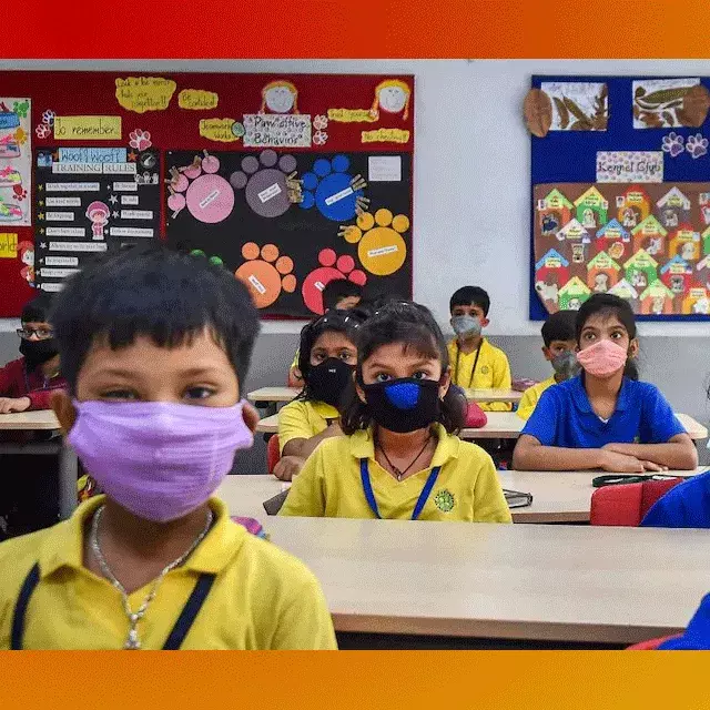 బడులు తెరవండి.. భద్రతలు పాటించండి.. : వైద్యశాఖ బడులు తెరవండి.. భద్రతలు పాటించండి.. : వైద్యశాఖ