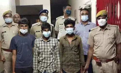 భర్త కళ్ళముందే భార్య పైన ముగ్గరు అత్యాచారం..! భర్త కళ్ళముందే భార్య పైన ముగ్గరు అత్యాచారం..!