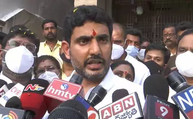 ఆత్మహత్య చేసుకున్న నిరుద్యోగి సునీల్‌ కుటుంబాన్ని పరామర్శించిన లోకేష్‌