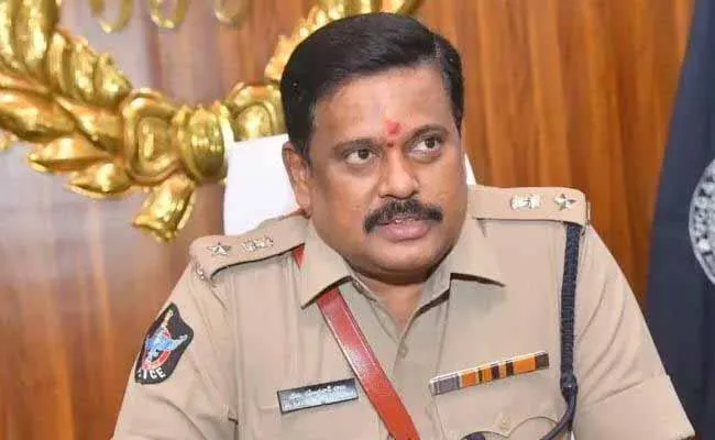 ఏఎస్ఐ, హెడ్ కానిస్టేబుల్పై సస్పెన్షన్ వేటు..! ఏఎస్ఐ, హెడ్ కానిస్టేబుల్పై సస్పెన్షన్ వేటు..!