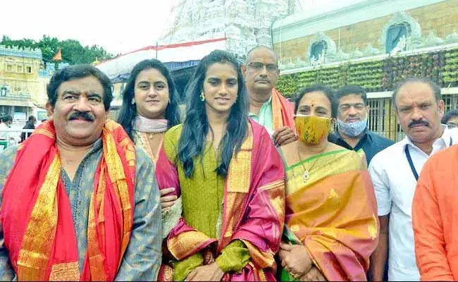 Pv sindhu : తిరుమల శ్రీవారిని దర్శించుకున్న పీవీ సింధు Pv sindhu : తిరుమల శ్రీవారిని దర్శించుకున్న పీవీ సింధు