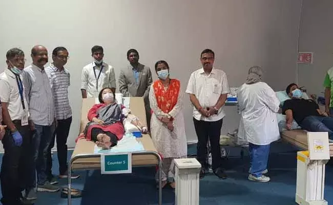 దుబాయ్లో భారత స్వాతంత్ర్య దినోత్సవ వేడుకలు.. 300 మందికి పైగా రక్తదానం..! దుబాయ్లో భారత స్వాతంత్ర్య దినోత్సవ వేడుకలు.. 300 మందికి పైగా రక్తదానం..!