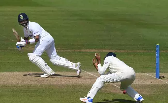 కష్టాల్లో టీమిండియా.. టాప్ఆర్డర్ ఔట్.. భారం వారిపైనే కష్టాల్లో టీమిండియా.. టాప్ఆర్డర్ ఔట్.. భారం వారిపైనే