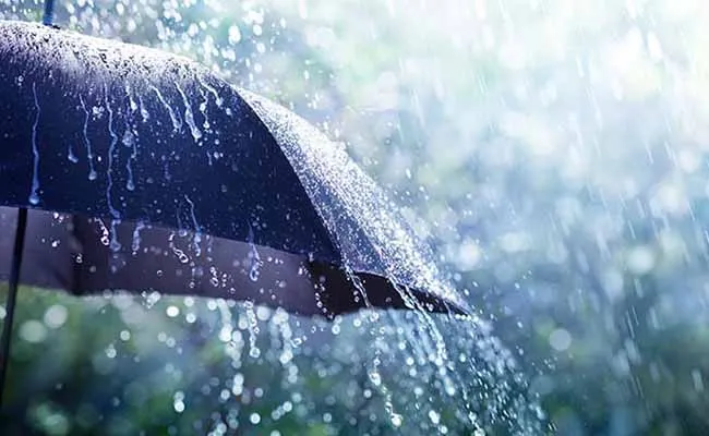 Hyderabad Rain : హైదరాబాద్‌లో పలు చోట్ల ఉరుములు, మెరుపులతో కూడిన వర్షం