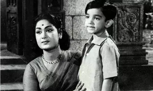 మహానటితో ఉన్న ఈ చిన్నారిని గుర్తుపట్టారా..? ఇప్పుడు సౌత్‎లో స్టార్ హీరో