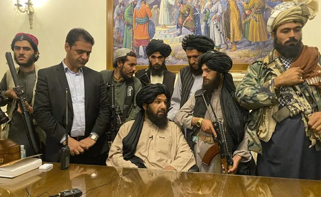 KABUL, Afghanistan: ఆఫ్ఘనిస్తాన్ తాలిబన్ల పాదాక్రాంతం.. దేశానికి కొత్త పేరు KABUL, Afghanistan: ఆఫ్ఘనిస్తాన్ తాలిబన్ల పాదాక్రాంతం.. దేశానికి కొత్త పేరు
