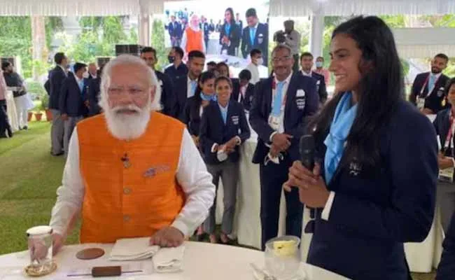 పీవీ సింధుతో కలిసి ఐస్‌క్రీం తింటానన్న హామీని నెరవేర్చిన ప్రధాని మోదీ..!