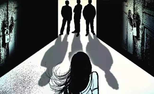 గాంధీ ఆస్పత్రిలో దారుణం..అక్కాచెల్లెళ్లపై సామూహిక అత్యాచారం గాంధీ ఆస్పత్రిలో దారుణం..అక్కాచెల్లెళ్లపై సామూహిక అత్యాచారం