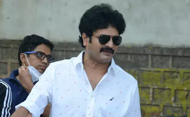 బంజారాహిల్స్ పీఎస్‌లో దాసరి అరుణ్‌పై అట్రాసిటీ కేసు