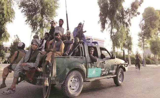 20 ఏళ్ల క్రితం ఇచ్చిన హామీలనే మళ్లీ వినిపిస్తున్న తాలిబన్లు 20 ఏళ్ల క్రితం ఇచ్చిన హామీలనే మళ్లీ వినిపిస్తున్న తాలిబన్లు