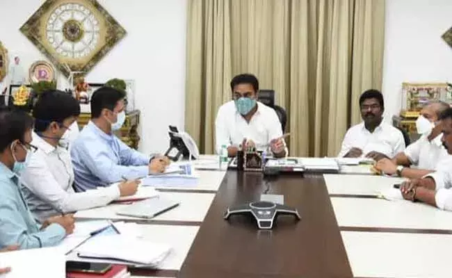 Minister KTR : సాగునీటి ప్రాజెక్టులపై మంత్రి కేటీఆర్ సమీక్ష..! Minister KTR : సాగునీటి ప్రాజెక్టులపై మంత్రి కేటీఆర్ సమీక్ష..!