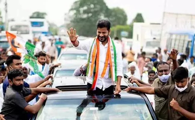 కేసీఆర్ను గద్దె దించాలని ప్రజలు ఆవేశంగా ఉన్నారు: రేవంత్ కేసీఆర్ను గద్దె దించాలని ప్రజలు ఆవేశంగా ఉన్నారు: రేవంత్