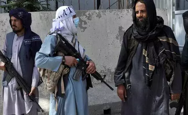 Afghanistan crisis: మొదలైన తాలిబన్ల అరాచకాలు..ప్రజల్లో భయంభయం Afghanistan crisis: మొదలైన తాలిబన్ల అరాచకాలు..ప్రజల్లో భయంభయం