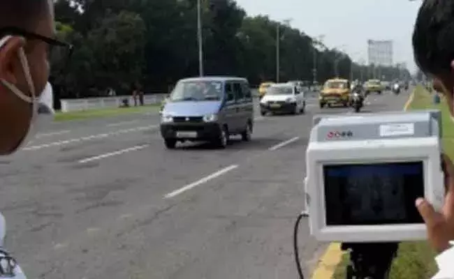 వాహనదారులపై నిఘా కఠినతరం..రూల్స్ బ్రేక్ చేస్తే.. వాహనదారులపై నిఘా కఠినతరం..రూల్స్ బ్రేక్ చేస్తే..