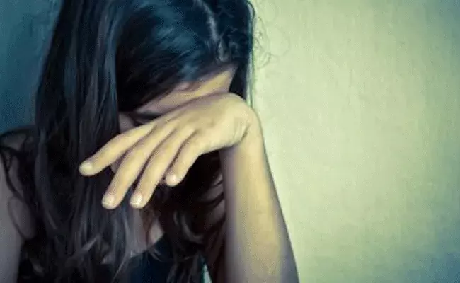 మ్యాట్రిమోనీలో పరిచయం.. ఫోటోలు మార్ఫింగ్ చేసి..