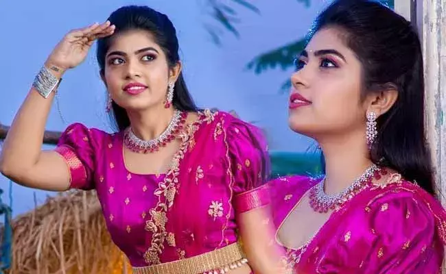 కుర్రకారు మతి పోగొడుతున్న హైపర్ ఆది భామ..!