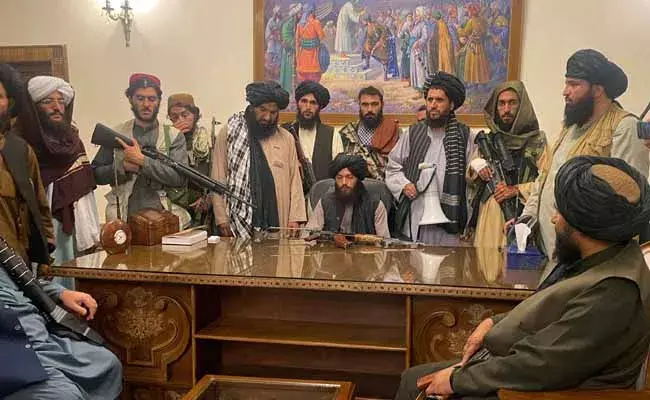 అరాచకవాదంలో విశ్వరూపం చూపిస్తున్న తాలిబన్లు..! అరాచకవాదంలో విశ్వరూపం చూపిస్తున్న తాలిబన్లు..!