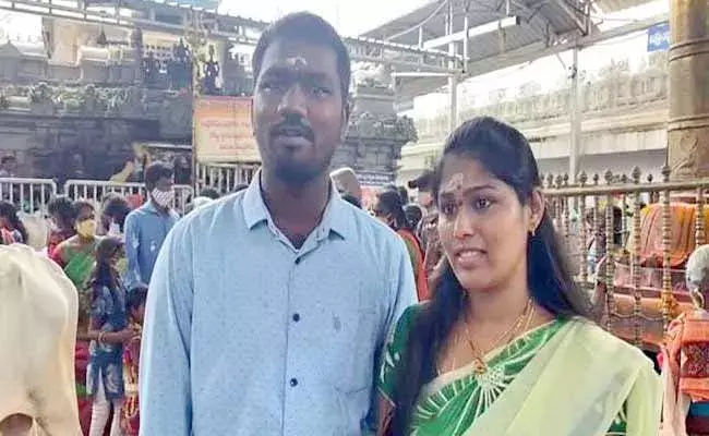 రాజన్న సన్నిధిలో బుల్లెట్టు బండి కపుల్స్.. ఎగబడ్డ జనం..! రాజన్న సన్నిధిలో బుల్లెట్టు బండి కపుల్స్.. ఎగబడ్డ జనం..!