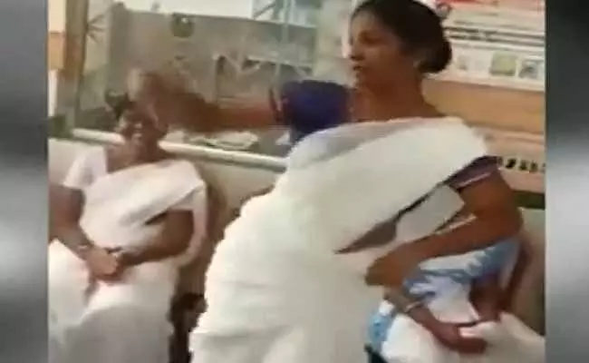 బుల్లెట్టు బండె ఫీవర్ మాములుగా లేదుగా.. వైరల్గా మారిన మరో వీడియో..! బుల్లెట్టు బండె ఫీవర్ మాములుగా లేదుగా.. వైరల్గా మారిన మరో వీడియో..!