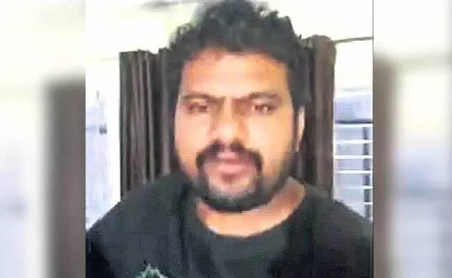 ప్రేమించిన అమ్మాయి, స్నేహితులు మోసం చేశారని సూసైడ్..! ప్రేమించిన అమ్మాయి, స్నేహితులు మోసం చేశారని సూసైడ్..!