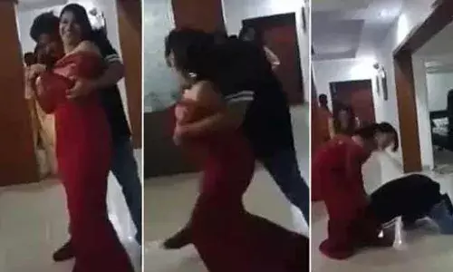 ఆర్జీవీ చర్యలు ఊహాతీతం.. బర్త్డే పార్టీలో రెచ్చిపోయిన వర్మ..! ఆర్జీవీ చర్యలు ఊహాతీతం.. బర్త్డే పార్టీలో రెచ్చిపోయిన వర్మ..!