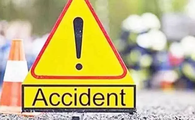 ఘోర రోడ్డు ప్రమాదం..నలుగురు పోలీసులు మృతి ఘోర రోడ్డు ప్రమాదం..నలుగురు పోలీసులు మృతి
