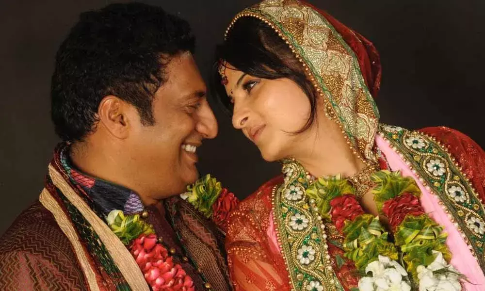 Prakash Raj : మళ్ళీ పెళ్లి చేసుకున్న ప్రకాష్రాజ్ ..! Prakash Raj : మళ్ళీ పెళ్లి చేసుకున్న ప్రకాష్రాజ్ ..!