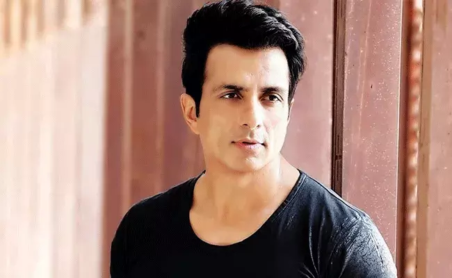 సోనూసూద్ పంచ్: ఆకతాయికి అదిరిపోయే రిప్లై.. సోనూసూద్ పంచ్: ఆకతాయికి అదిరిపోయే రిప్లై..