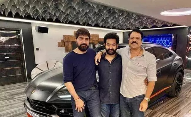 లంబోర్ఘిని కారుతో ఎన్టీఆర్.. మరో స్పెషల్ గెస్ట్.. ఫోటో వైరల్