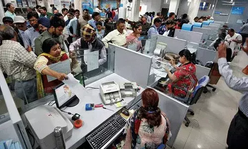 బాంకు ఉద్యోగులకు శుభవార్త.. పెరగనున్న పెన్షన్