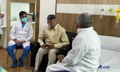 జ్యోతుల నెహ్రూని పరామర్శించిన చంద్రబాబు