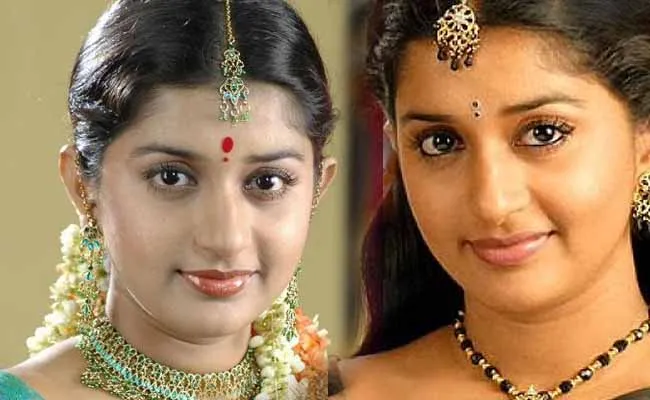 స్టార్ హీరోయిన్ మీరా జాస్మిన్ ఇప్పుడెలా ఉంది.. ఏం చేస్తుందో తెలుసా ? స్టార్ హీరోయిన్ మీరా జాస్మిన్ ఇప్పుడెలా ఉంది.. ఏం చేస్తుందో తెలుసా ?