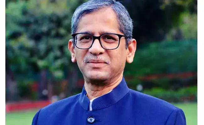 ఆంగ్లం కోసం తెలుగును విడిచిపెట్టాల్సిన పని లేదు - జస్టిస్ ఎన్వీ రమణ ఆంగ్లం కోసం తెలుగును విడిచిపెట్టాల్సిన పని లేదు - జస్టిస్ ఎన్వీ రమణ