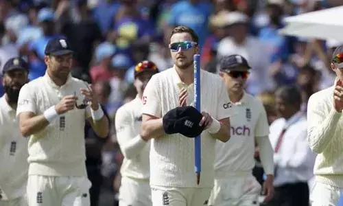 లీడ్స్ ఇంగ్లాండ్దే.. భారత్ ఘోర ఓటమి లీడ్స్ ఇంగ్లాండ్దే.. భారత్ ఘోర ఓటమి