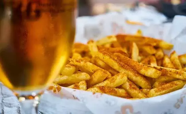 మందు తాగుతూ మంచింగ్ లోకి ఈ పదార్థాలు తినకూడదు..!