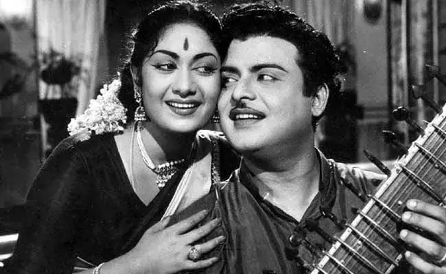 సావిత్రి కపుల్స్ తో కలిసి నటించిన ఏకైక స్టార్ హీరో ఎవరో తెలుసా? సావిత్రి కపుల్స్ తో కలిసి నటించిన ఏకైక స్టార్ హీరో ఎవరో తెలుసా?