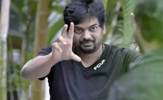 ఈడీ ఆఫీస్లో కొనసాగుతున్న డైరెక్టర్ పూరీ జగన్నాథ్ విచారణ..! ఈడీ ఆఫీస్లో కొనసాగుతున్న డైరెక్టర్ పూరీ జగన్నాథ్ విచారణ..!