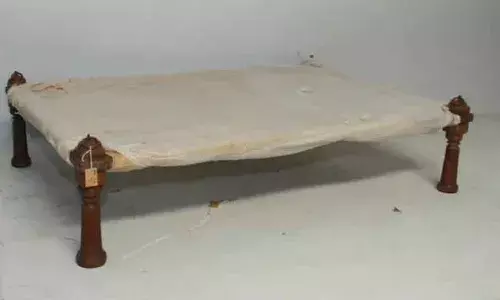 ఆ దేశంలో నవారు మంచం ధర తెలిస్తే షాక్ అవ్వాల్సిందే..! ఆ దేశంలో నవారు మంచం ధర తెలిస్తే షాక్ అవ్వాల్సిందే..!