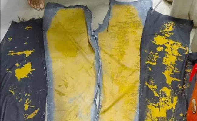 ఏం తెలివిరా భాయ్.. జీన్స్ ప్యాంట్కి బంగారం పేస్ట్ పూసి.. ఏం తెలివిరా భాయ్.. జీన్స్ ప్యాంట్కి బంగారం పేస్ట్ పూసి..