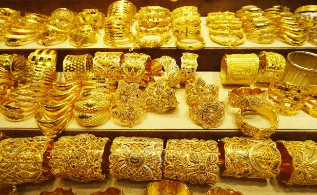 Gold Rate Today: పసిడి ప్రియులకు శుభవార్త.. తగ్గిన బంగారం ధర Gold Rate Today: పసిడి ప్రియులకు శుభవార్త.. తగ్గిన బంగారం ధర