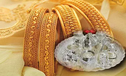 గుడ్న్యూస్.. గోల్డ్ రేటు ఇంకా తగ్గింది.. అదే బాటలో వెండి కూడా.. గుడ్న్యూస్.. గోల్డ్ రేటు ఇంకా తగ్గింది.. అదే బాటలో వెండి కూడా..