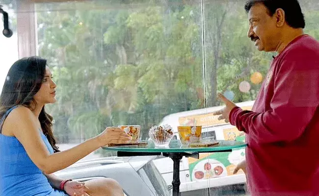 RGV: ఏమన్నాడో.. వర్మ చెంప చెళ్లుమనిపించిన అషురెడ్డి..