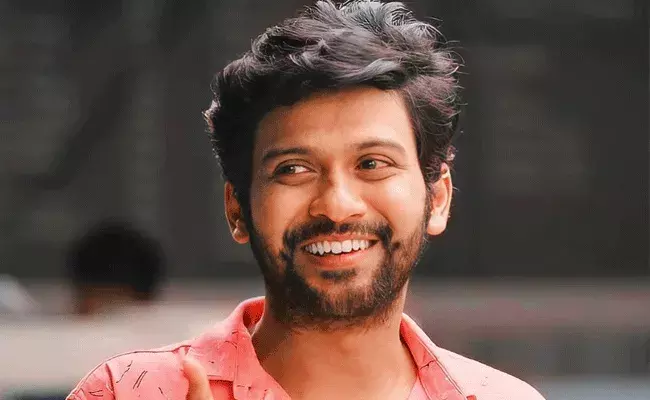Naveen Polishetty:  జాతిరత్నం.. రూ.4 కోట్లు తిరిగి ఇచ్చేశాడు.. Naveen Polishetty:  జాతిరత్నం.. రూ.4 కోట్లు తిరిగి ఇచ్చేశాడు..
